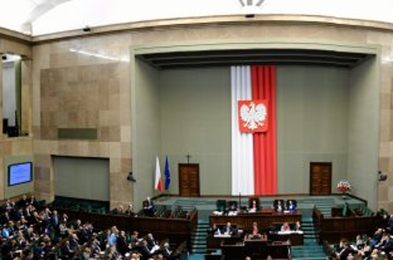 W Sejmie głosowanie nad uchwałami ws. Trybunału.