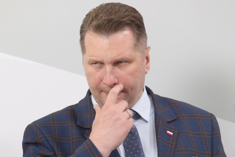 Książka Roszkowskiego do HiT, z fragmentami wspomnień pedofilskich, ma nie być jedynym podręcznikiem.