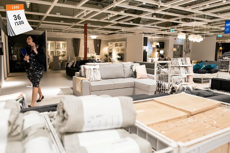 Szwedzki producent mebli IKEA zawitał do Polski 19 września 1990 roku, otwierając swój pierwszy sklep na warszawskim Ursynowie. Dziś w Polsce funkcjonuje 10 dużych punktów tej marki