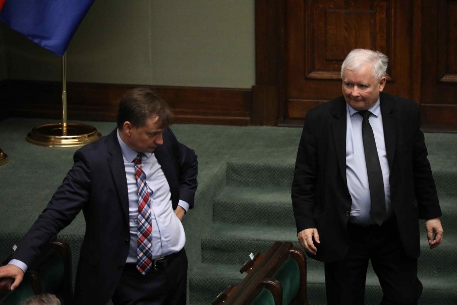 Ostatnie awantury obozu władzy odstraszają wyborców od PiS. Potwierdza to nawet CBOS.