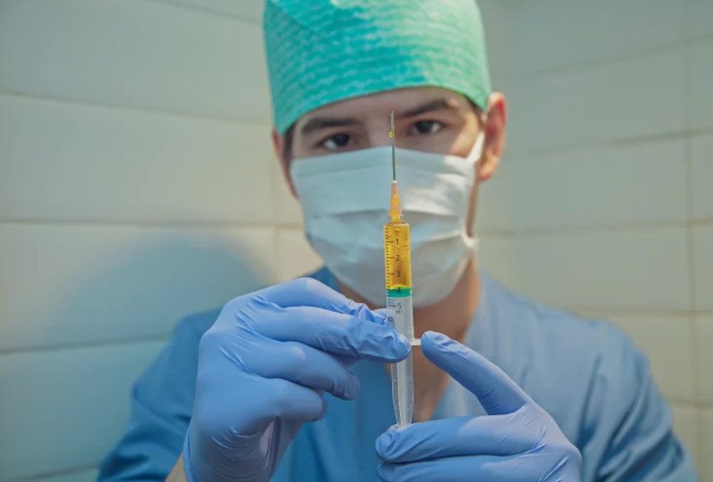 15 mln dawek szczepionki Johnson&Johnson do kosza. Fatalna pomyłka fabryki.