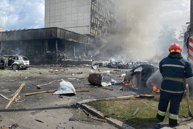 Rosja uderzyła w centrum Winnicy. Wśród ofiar śmiertelnych dwoje dzieci