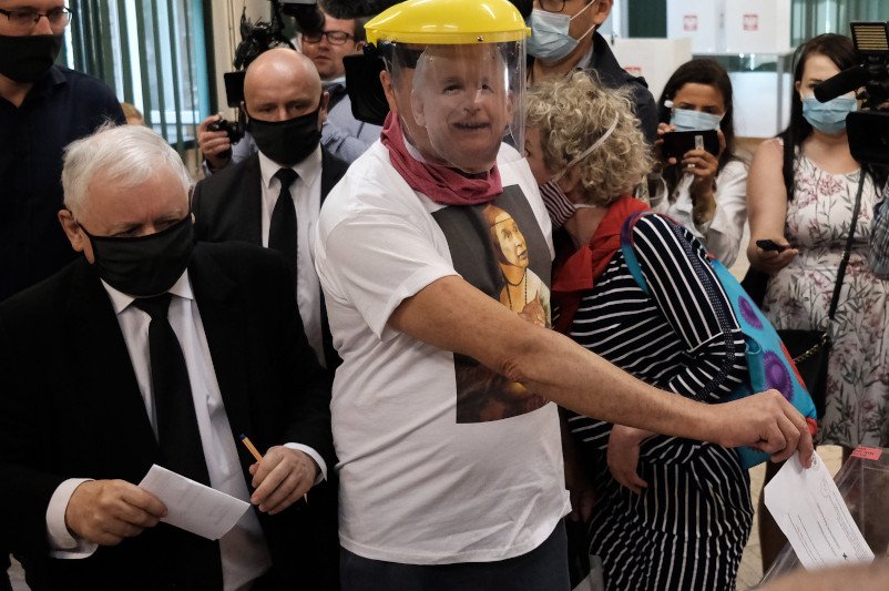 Jarosław Kaczyński głosował w towarzystwie... Jarosława Kaczyńskiego.