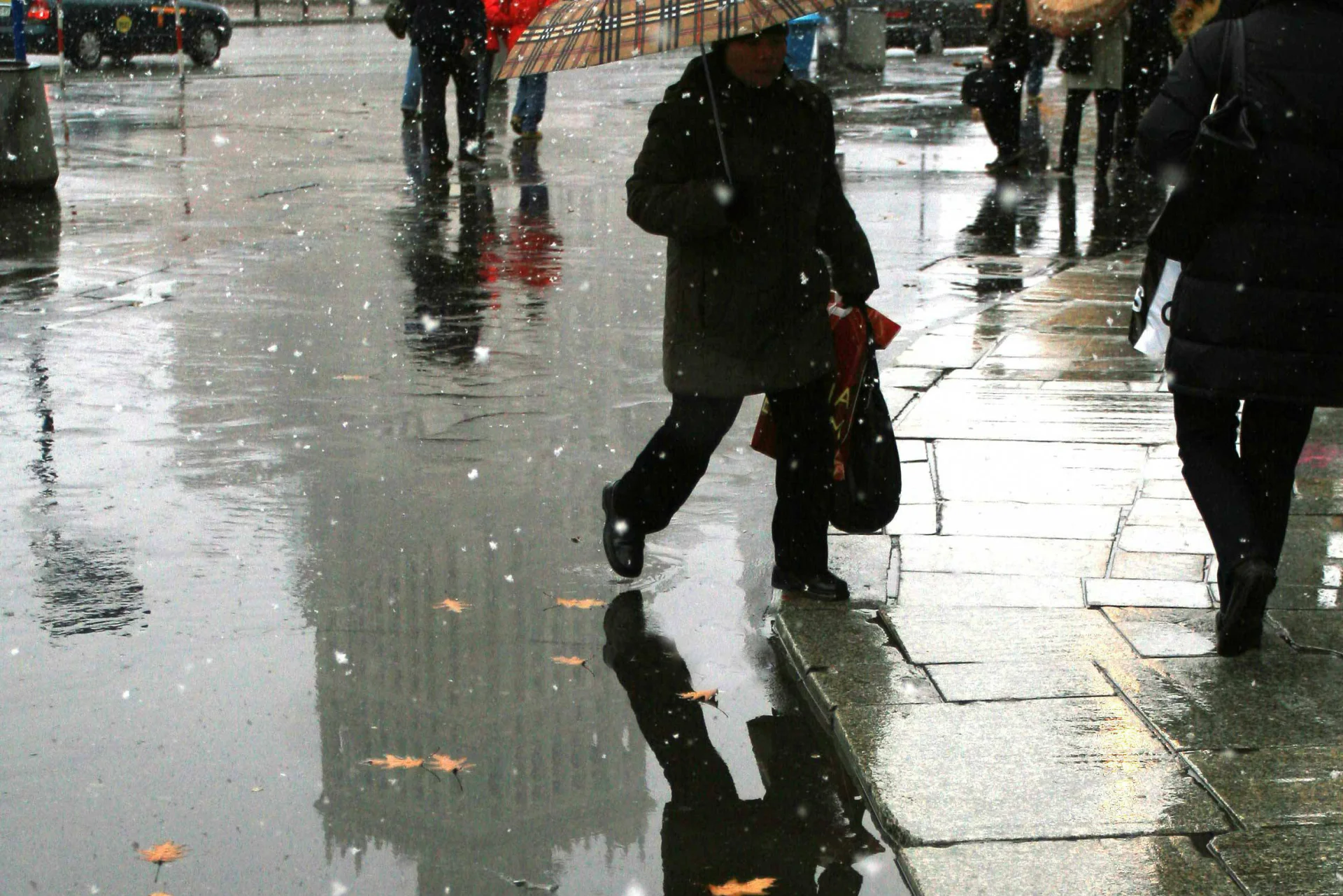 Nadeszło wyraźne pogorszenie pogody. Instytut Meteorologii i Gospodarki Wodnej wydał ostrzeżenia.