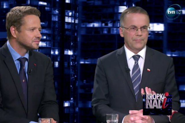 Gośćmi Moniki Olejnik byli Rafał Trzaskowski i Jarosław Sellin. W pewnym momencie Sellin powiedział do Olejnik: Pani jest polską dziennikarką.