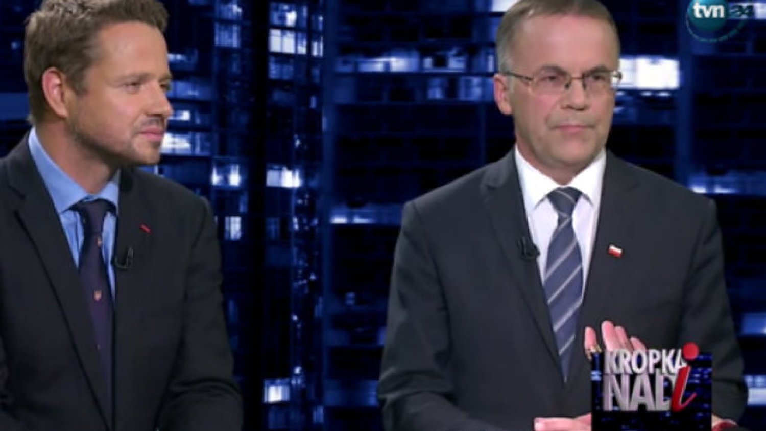 Gośćmi Moniki Olejnik byli Rafał Trzaskowski i Jarosław Sellin. W pewnym momencie Sellin powiedział do Olejnik: Pani jest polską dziennikarką.