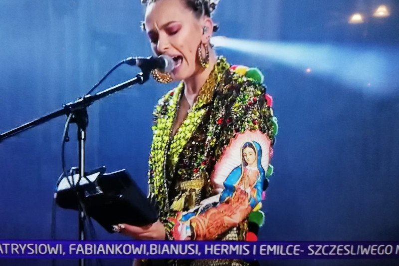 Ten strój Natalii Nykiel na sylwestrowym występie oburzył m.in. Krzysztofa Ziemca.