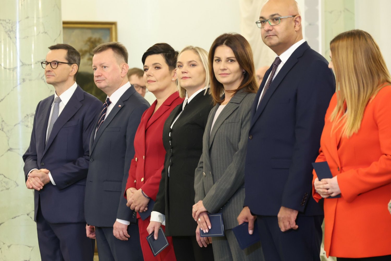 Pełno nowych twarzy w rządzie na dwa tygodnie. Oto nowicjusze.