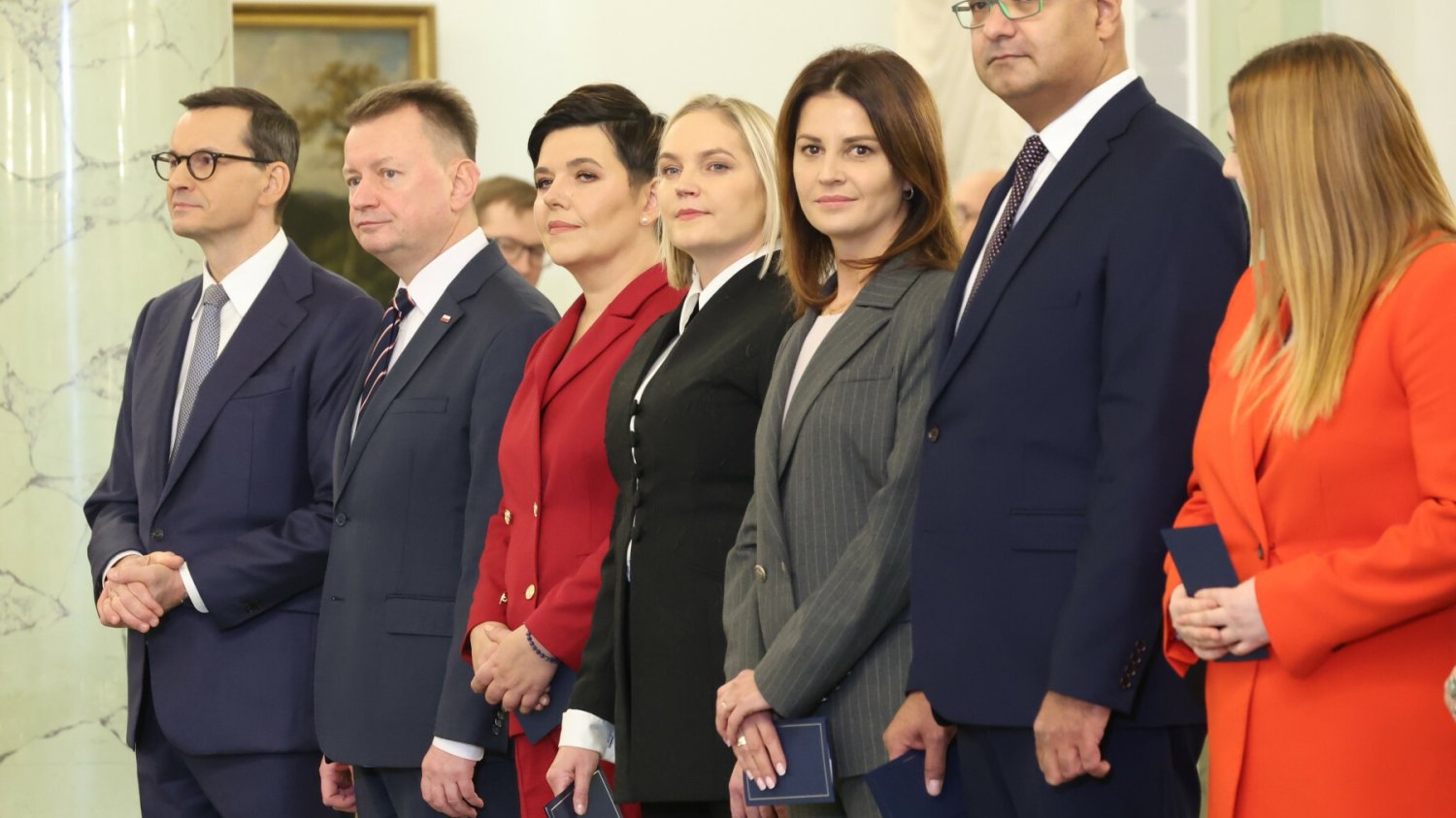 Pełno nowych twarzy w rządzie na dwa tygodnie. Oto nowicjusze.