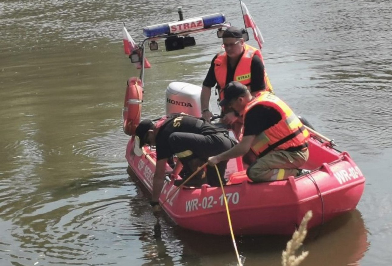 Oława. Nurt Odry porwał 16-latka. Służby wyłowiły z wody ciało nastolatka.
