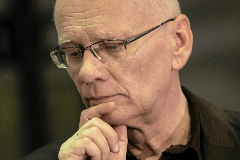 Adam Szostkiewicz zniechęca swoich studentów do autoryzacji.
