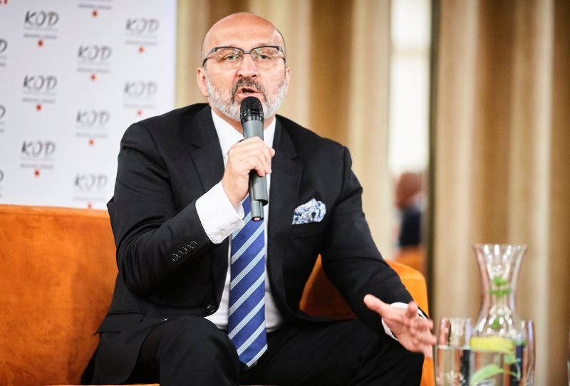 Kazimierz Marcinkiewicz podczas spotkania ze zwolennikami KOD