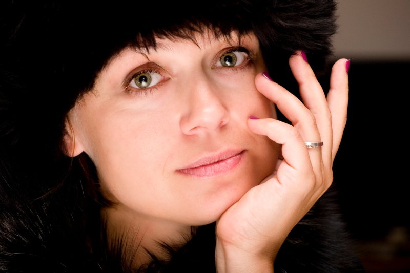 Sylwia Kubryńska sama kiedyś pracowała w urzędzie, sama jadła serniczki i biegała za burmistrzem. Teraz własne doświadczenia opisuje w książce "Biurwa".