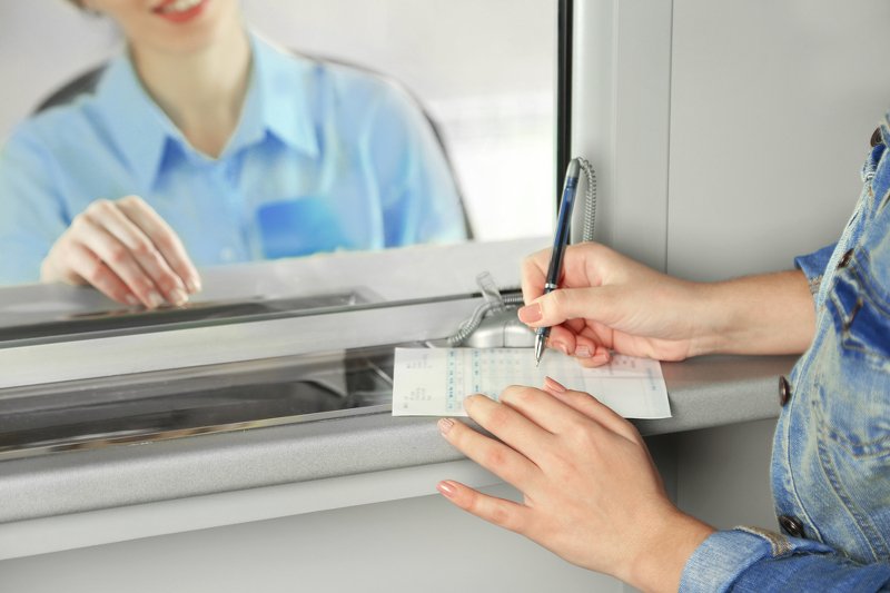 Urzędnicy podpowiadają, jak złamać przepisy. "Prawo, to w wielu aspektach szczyty absurdu"