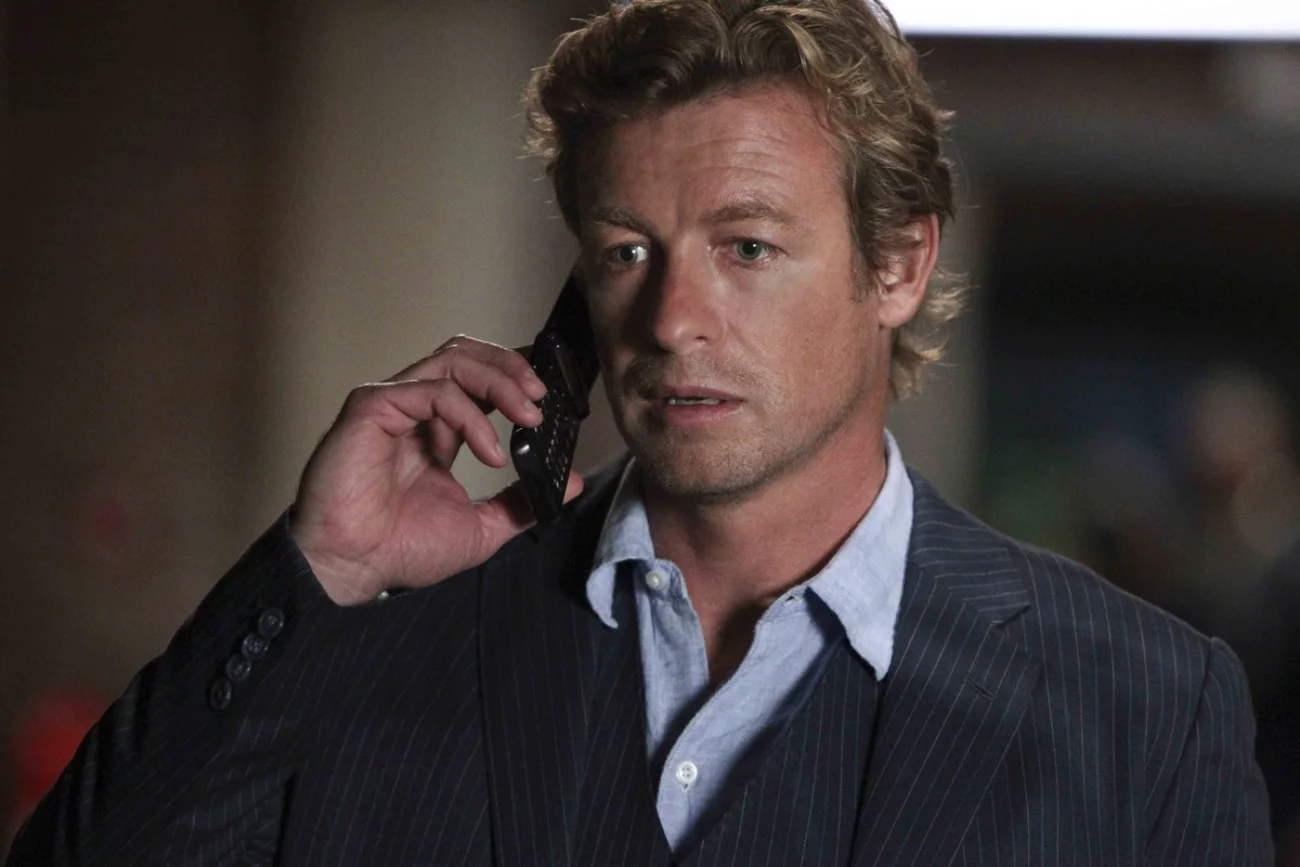 Simon Baker w serialu "Mentalista".