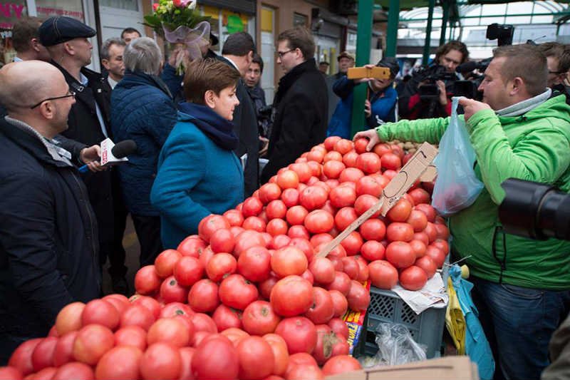 Beata Szydło stara się, by jej rodzina pozostała w cieniu.