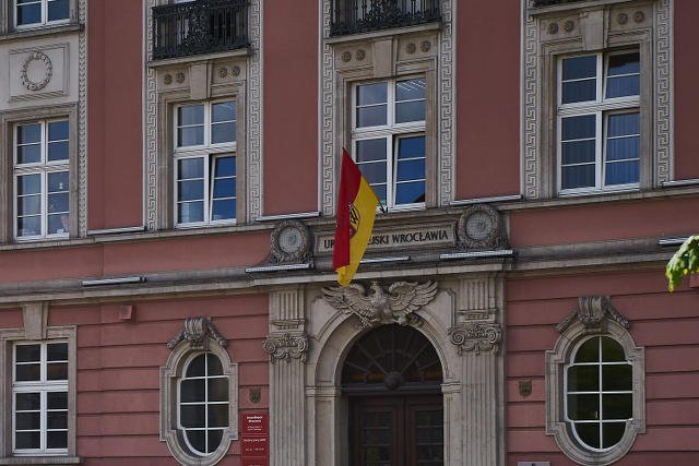 Tańsze lokum dla biskupa. Wrocław oddaje mieszkanie o wartości 750 tys. za... 10 tys. zł