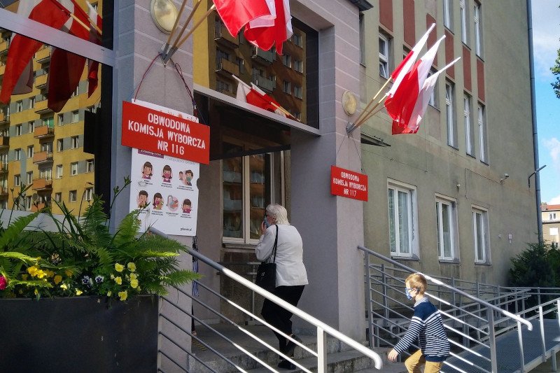 Lokale wyborcze będą czynne od godziny 7.00 do 21.00.