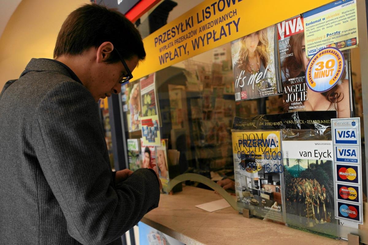 Czy ze sklepów znikną kartki z napisem "Płatność kartą od 10 złotych"?