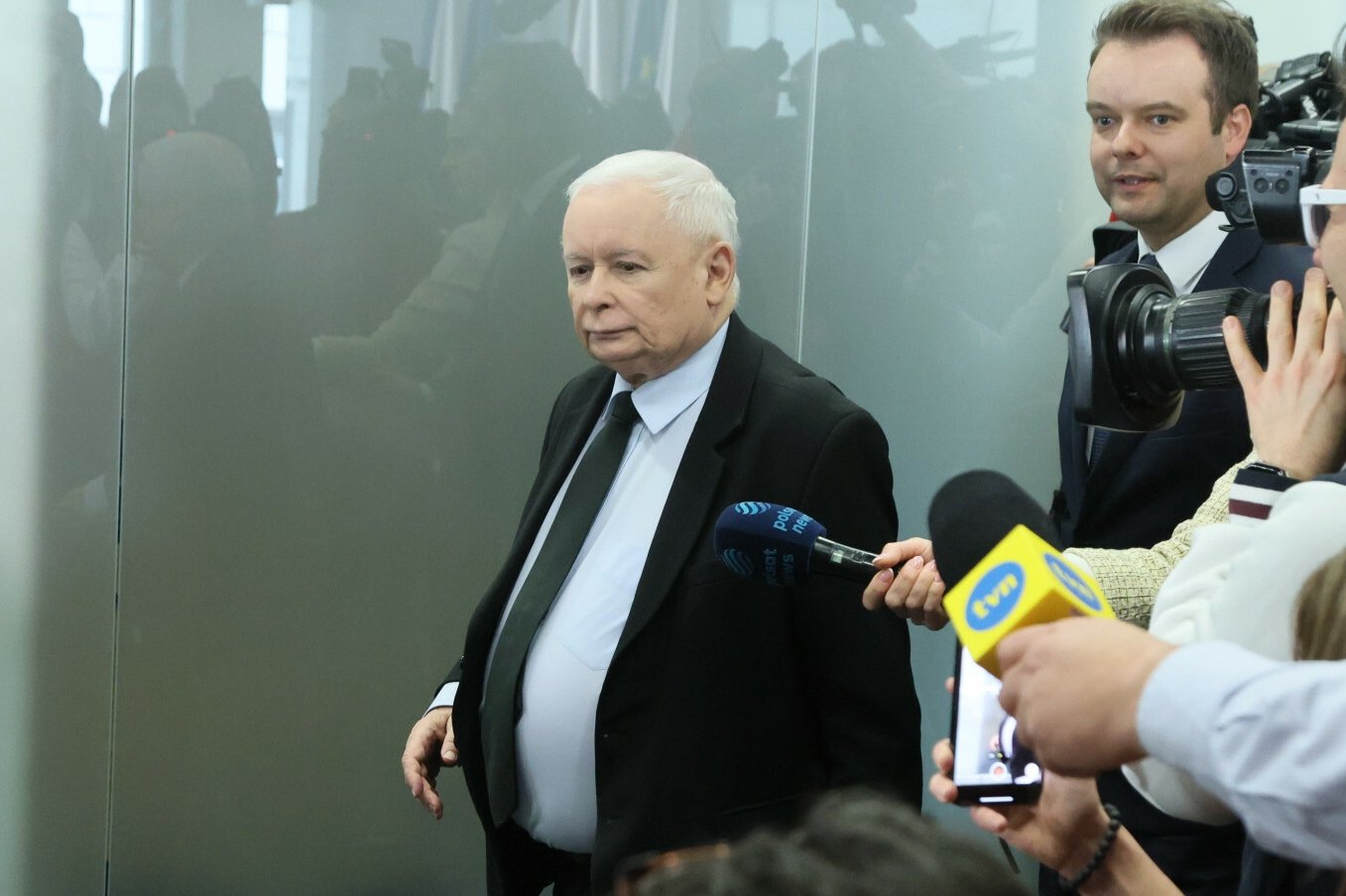 Kaczyński nie mógł dotrzeć na komisję. Zgubił się w Sejmie.