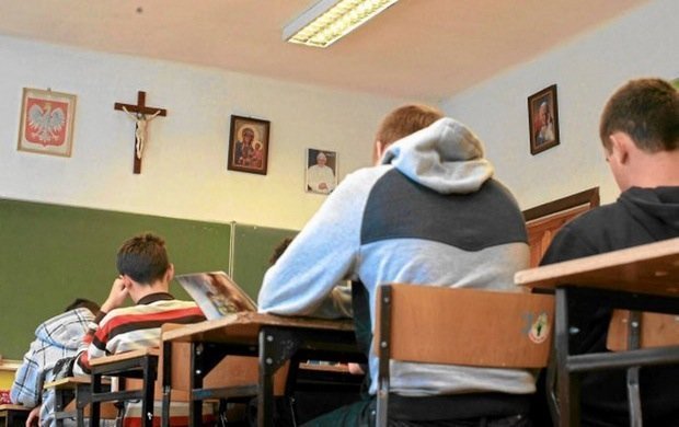 Księża z Bolesławca ostrzegają przed konsekwencjami wypisywania się z lekcji religii.