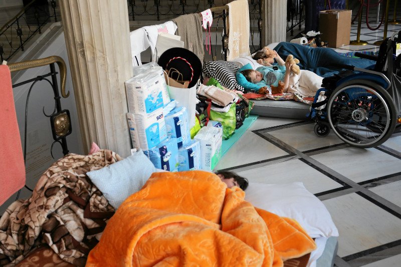 Pracownik Uniwersytetu Przyrodniczego w Poznaniu został mocno skrytykowany za swój wpis na Twitterze o protestujących rodzicach w Sejmie.