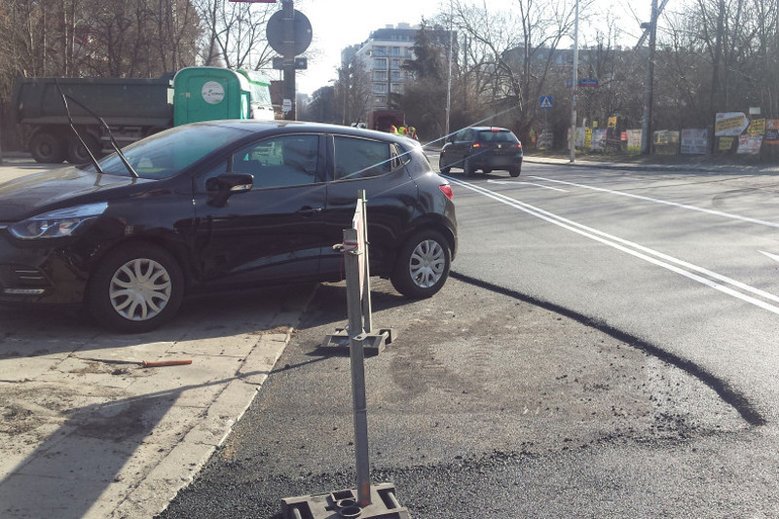 Remont jednej z warszawskich ulic bawi już nie tylko polskich internautów. Nową nawierzchnię na Jana Kazimierza opisał także portal euronews.