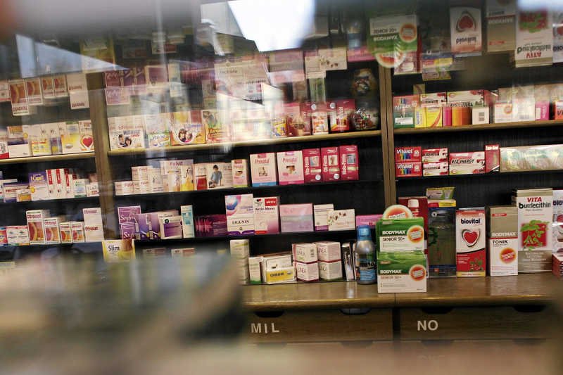 Apteki i hurtownie sprzedają leki za granicę.