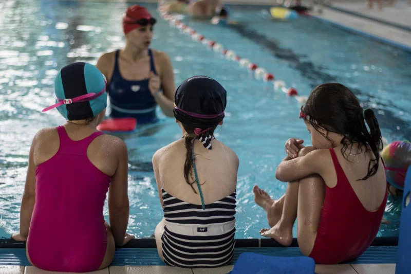 W szkole pływania Adrianna SWIM organizowane są zajęcia dla dorosłych i dzieci na różnym poziomie doświadczenia