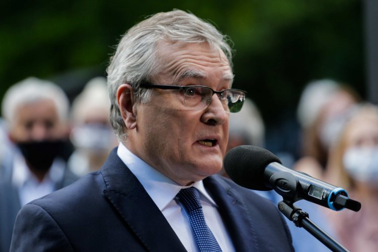 Piotr Gliński tłumaczy, jak przyznawano dotacje artystom.