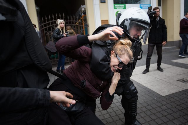 Robert Biedroń zauważa, że policji łatwiej znaleźć winnych podczas przemarszu kobiet niż podczas marszu napakowanych nacjonalistów.