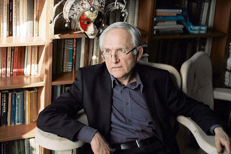 W rozmowie z "Newsweekiem" prof. Janusz Czapiński brutalnie obchodzi się z mitami, którymi żyje opozycja.