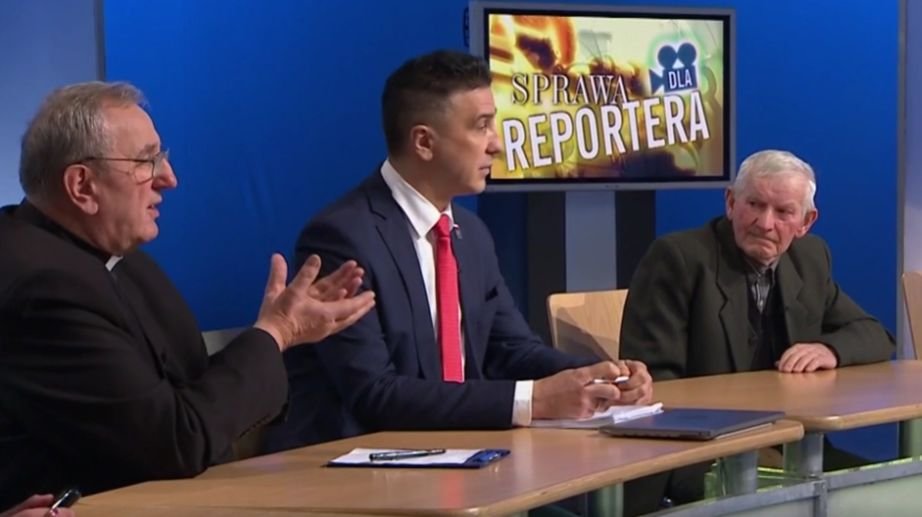 Skandaliczny odcinek "Sprawy dla reportera". Ksiądz zadrwił z synów bitych w dzieciństwie.
