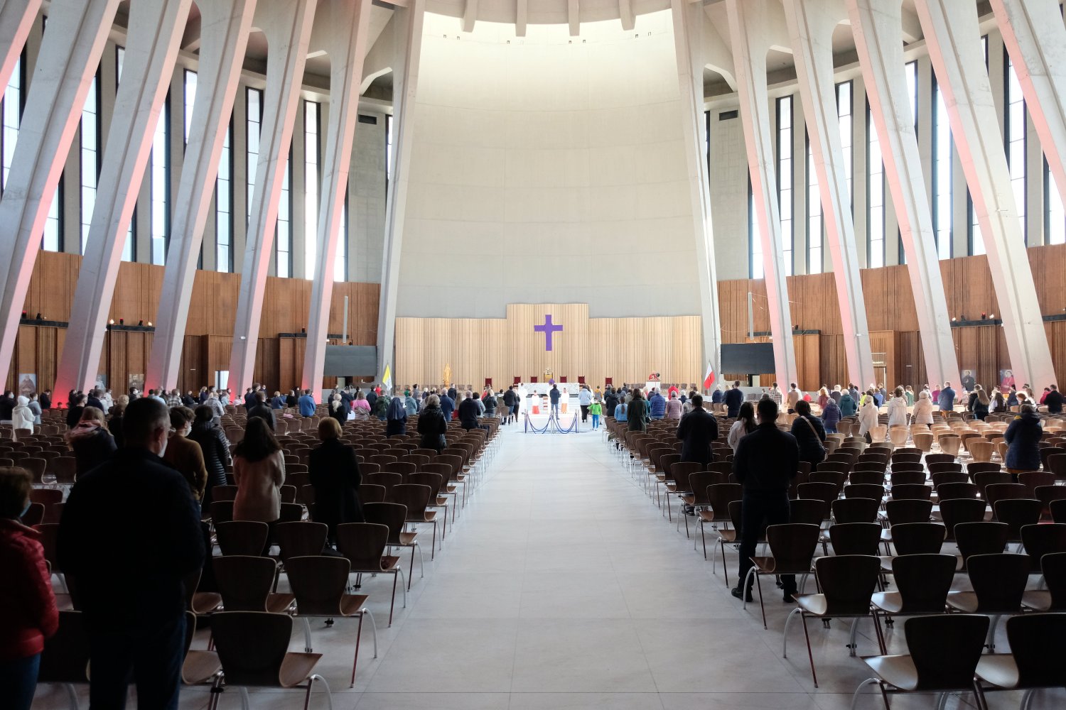 Msza ONLINE na żywo — gdzie znaleźć transmisję nabożeństw? [WIELKANOC 2021]