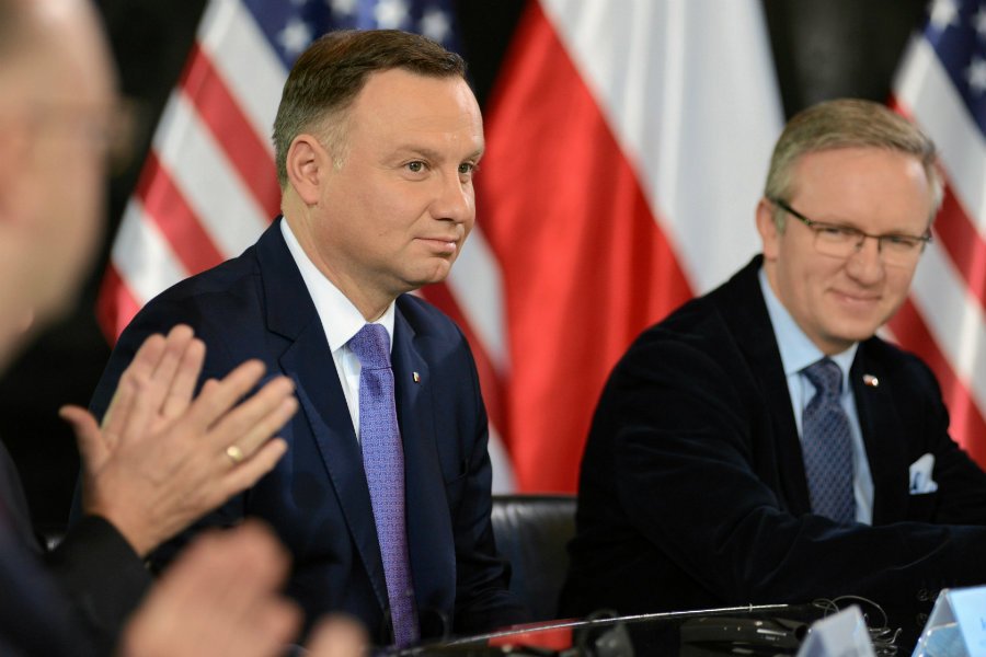 Prezydencki minister Krzysztof Szczerski stwierdził, że Donald Trump nie odwołał, a przełożył wizytę w Polsce na późniejszy termin.