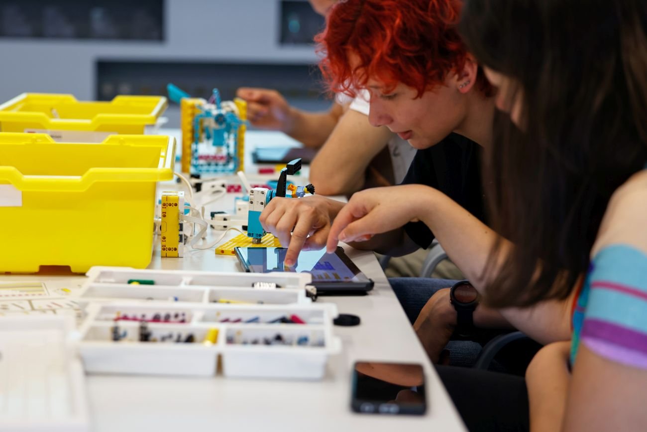 Od ponad czterech lat w wielu krajach program zatrudniania osób neuroróżnorodnych prowadzi z powodzeniem firma Procter & Gamble (P&G), światowy producent dóbr konsumpcyjnych z branży FMCG