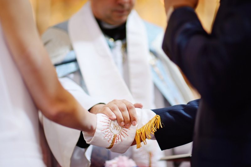 "Hallelujah" Cohena na ślubie będzie zabronione? Kościół tworzy listę "zakazanych piosenek".