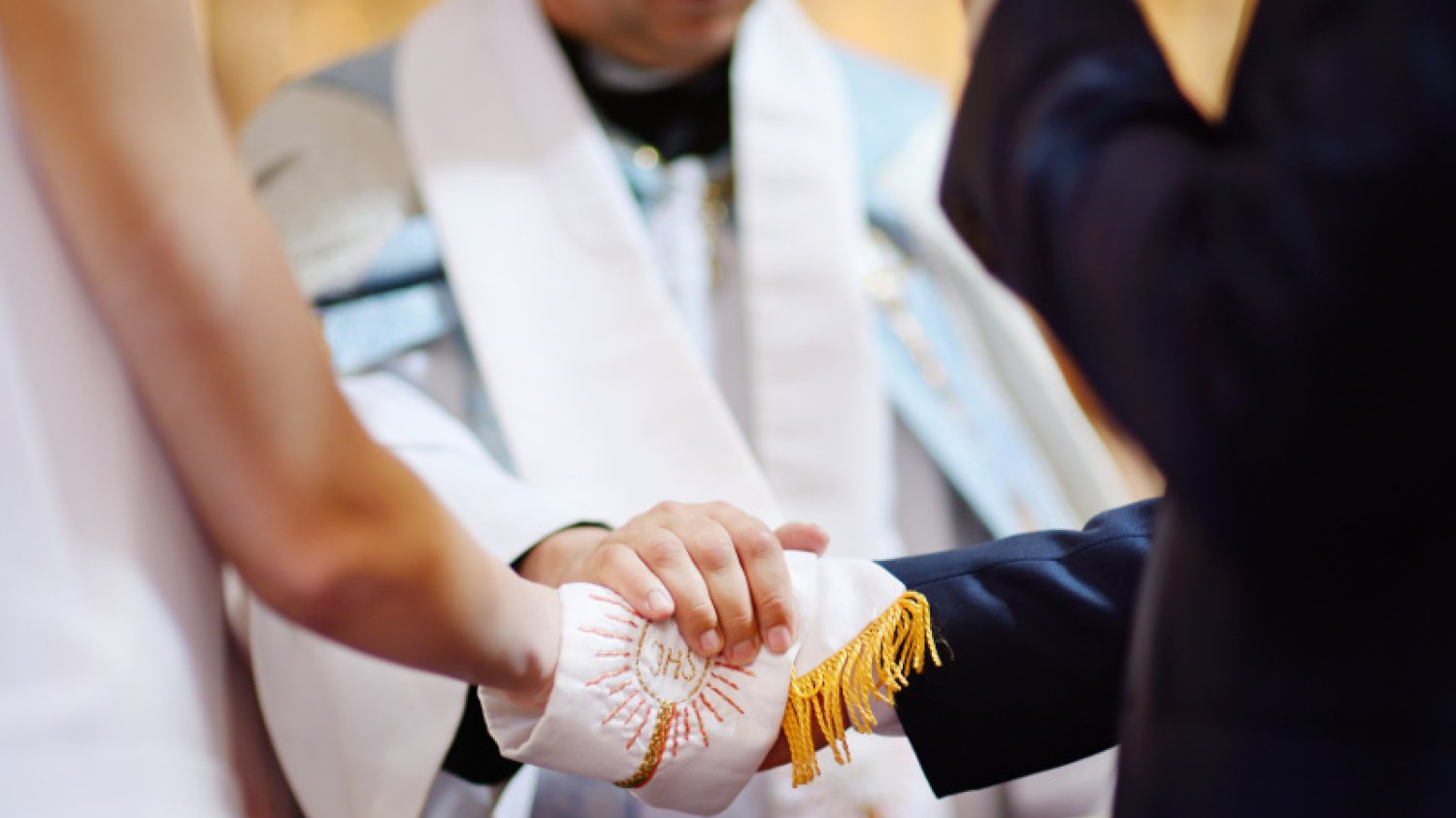 "Hallelujah" Cohena na ślubie będzie zabronione? Kościół tworzy listę "zakazanych piosenek".