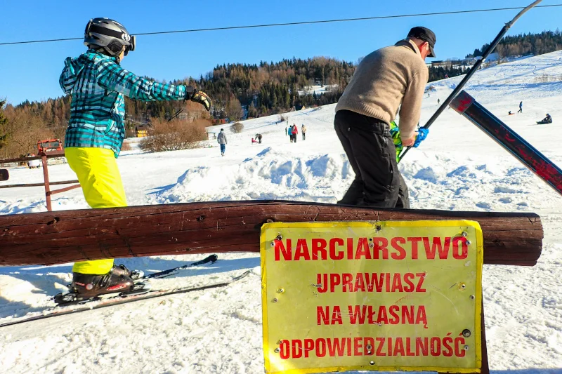 Rząd zdecydował, że stoki muszą pozostać zamknięte.