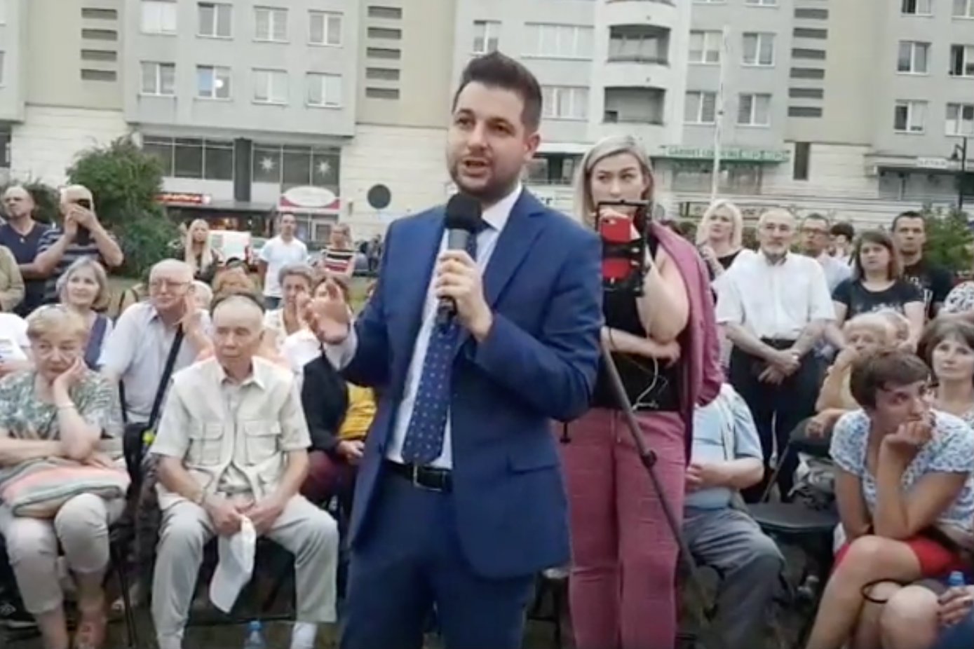 Patryk Jaki na spotkaniu z mieszkańcami warszawskiego Targówka.