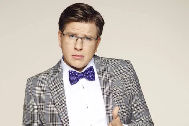 Filip Chajzer jako prowadzący "Małych Gigantów".