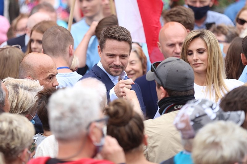 W najnowszym sondażu prezydenckim, Andrzej Duda jest o punkt procentowy niżej niż Rafał Trzaskowski