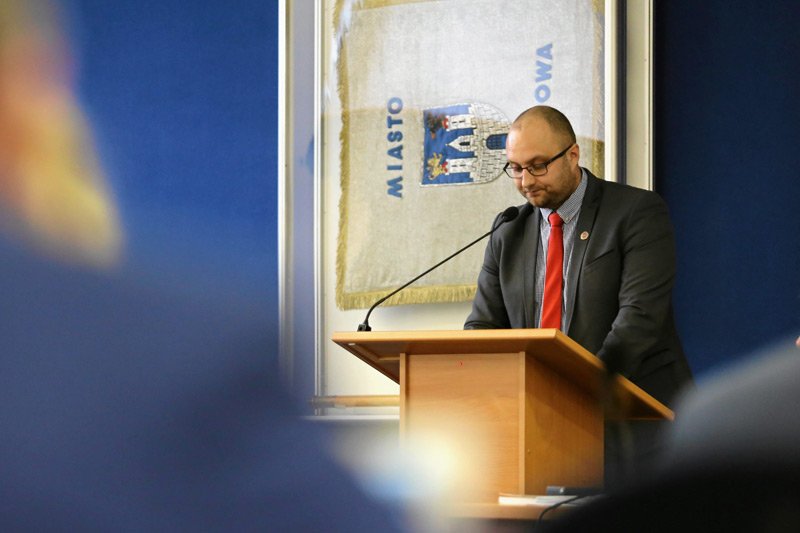 Albert Kula z PiS jest wśród osób, które usłyszały zarzuty za kibolski atak na policjantów, do jakiego doszło w 23 września w woj. łódzkim.