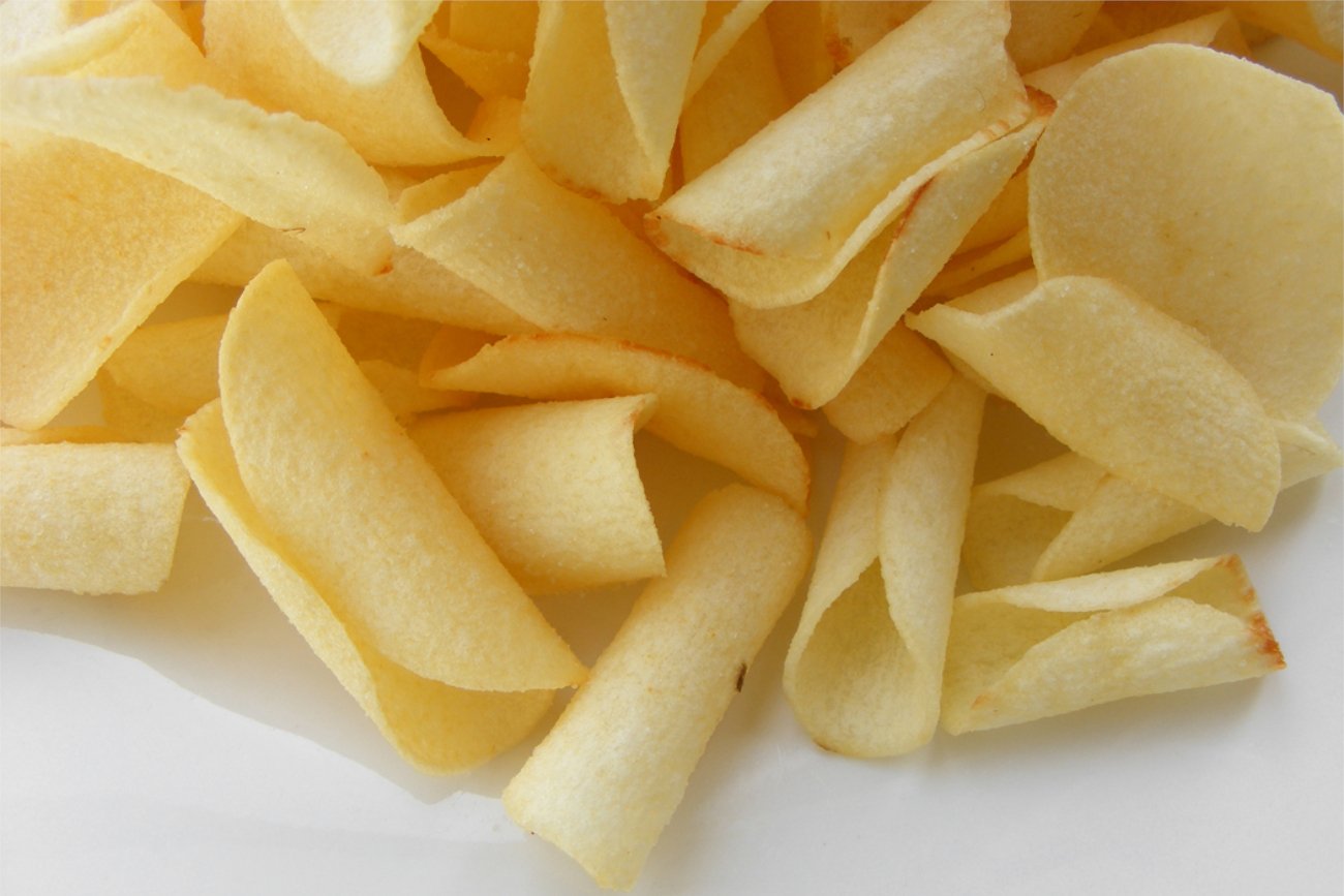 Są sposoby, aby takie chipsy zamienić na smaczną i zdrową przekąskę.