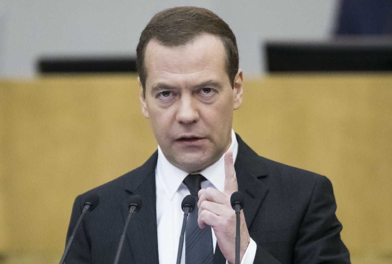 "Durnie i palanty". Dmitrij Miedwiediew zagotował się na myśl o Zachodzie