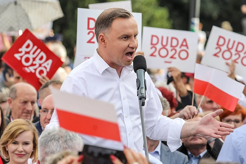 Andrzej Duda nie przejmuje się coraz gorszymi sondażami przedwyborczymi. Andrzej Duda skomentował ostatnie sondaże. Twierdzi, że pięć lat temu żaden z nich nie dawał mu szansy na zwycięstwo.