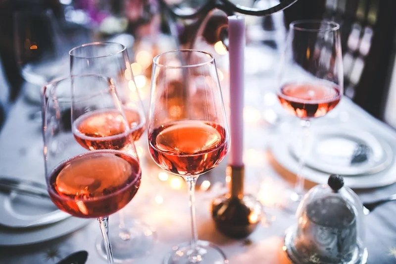 Czy spożywanie alkoholu na przyjęciu z okazji chrztu to dobry pomysł?