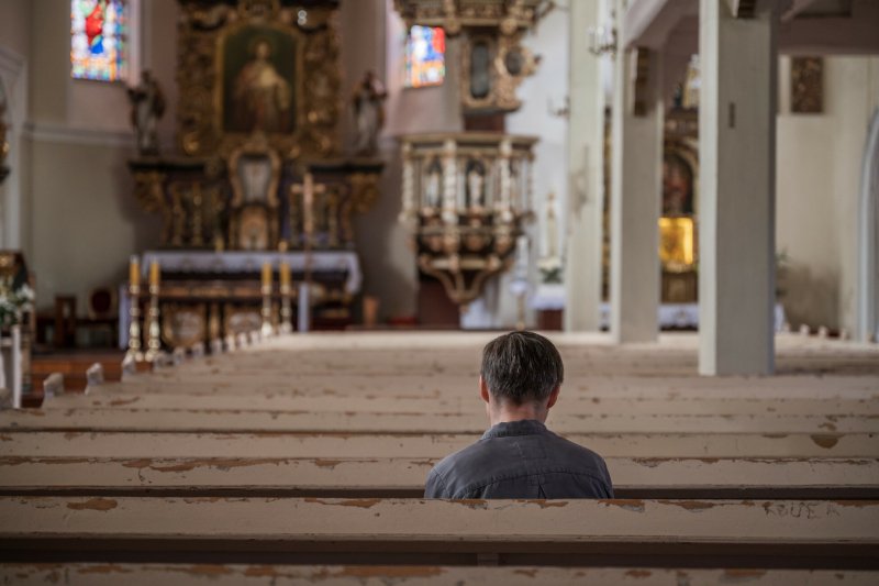 Liczba osób wierzących w Polsce maleje z roku na rok