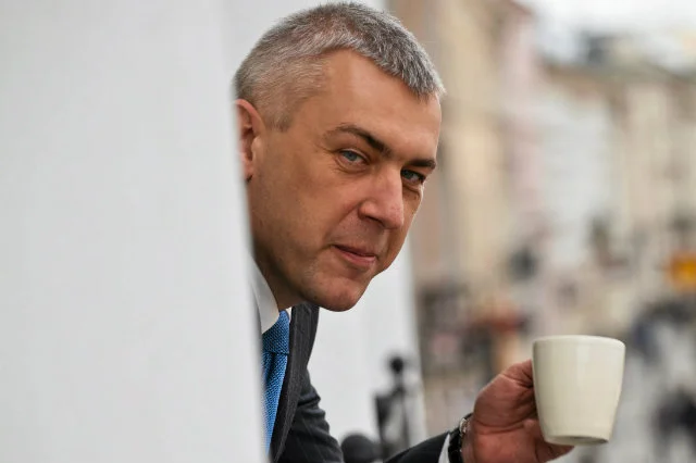 Roman Giertych postanowił odnieść się na Twitterze do wypadku Jacka Kurskiego, który wracał z festiwalu w Opolu.