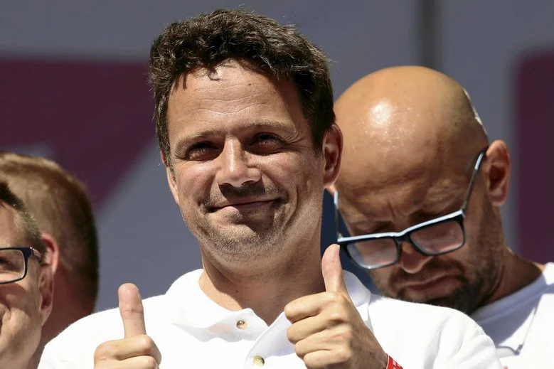 Rafał Trzaskowski jest zdecydowanym liderem w walce o fotel prezydenta Warszawy.